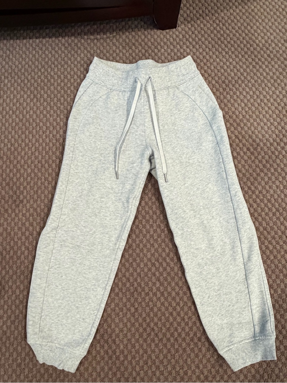 Lululemon Women's Scuba High-Rise Joggers in heathered grey, size 4